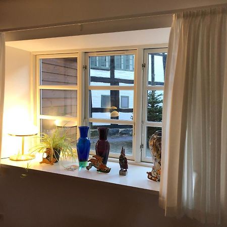 Stemningsfuld lejlighed - 3 minutters gang fra H.C. Andersens Hus Lejlighed Odense Eksteriør billede