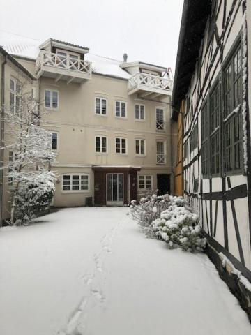 Stemningsfuld lejlighed - 3 minutters gang fra H.C. Andersens Hus Lejlighed Odense Eksteriør billede